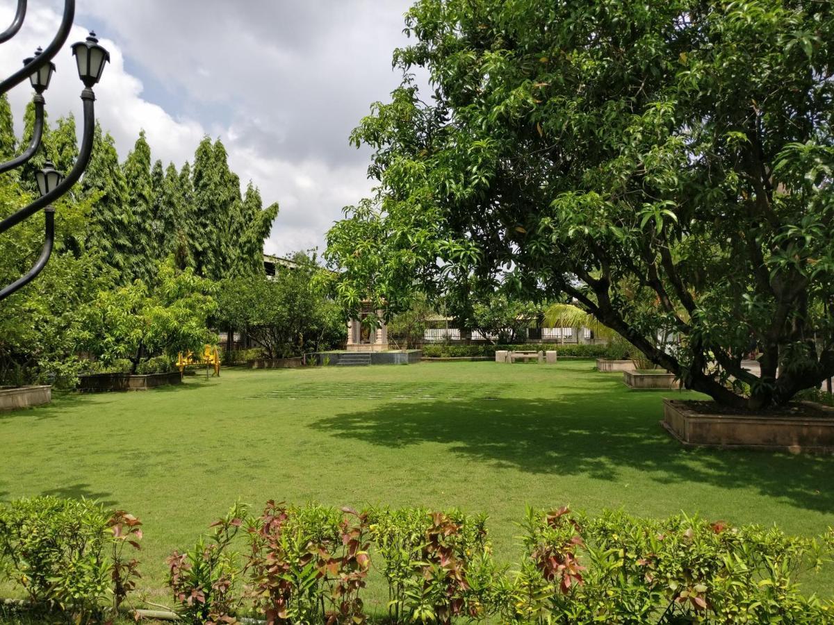 Pushp Vatika Resort & Lawns Navi Mumbai Luaran gambar